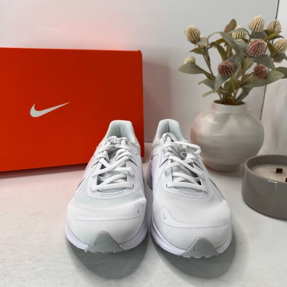 Nike Quest 5 Road Running Shoes White/Pure Platinum Women 9/Men 7.5 NWB - Picture 2 of 9